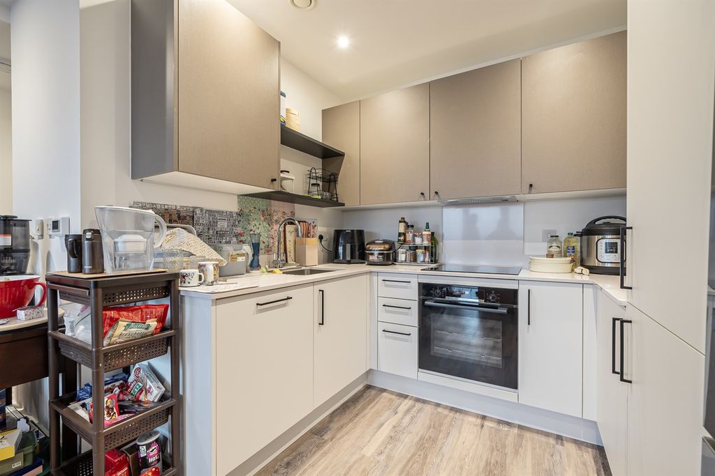 Property photo 2 of 10 Kitchen