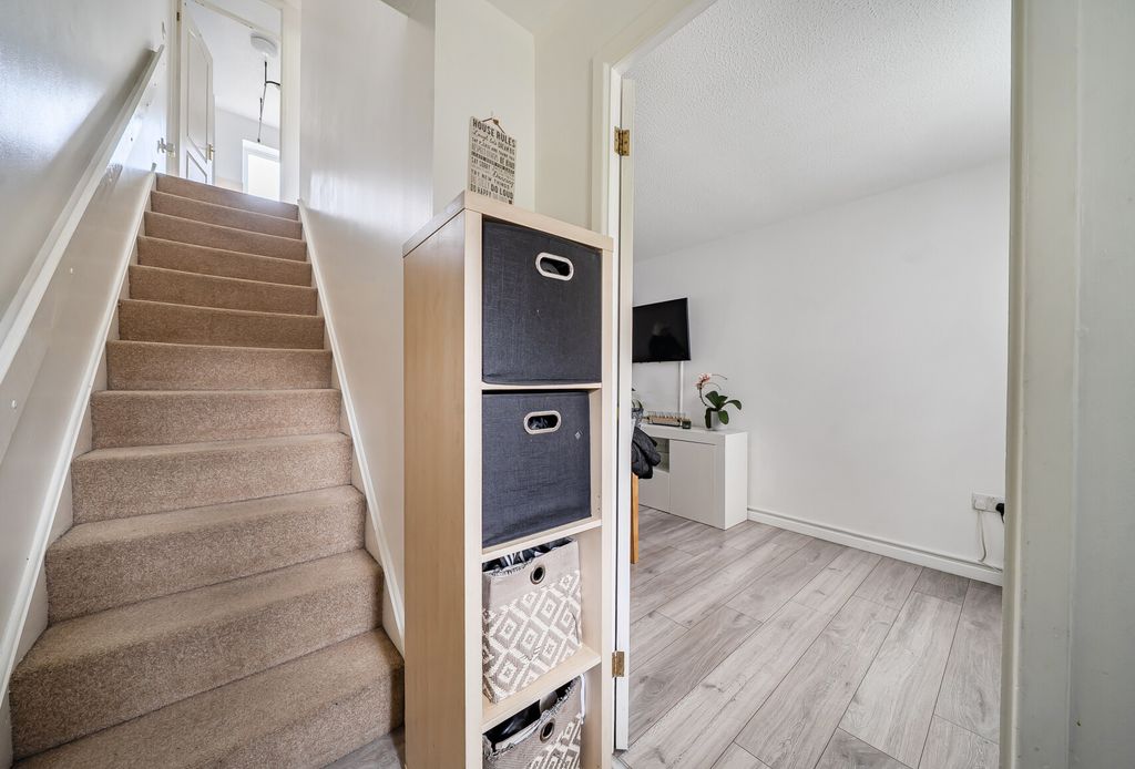 Property photo 2 of 19 1435769-13-69cd2B...