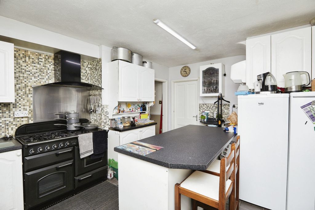 Property photo 2 of 12 Kitchen