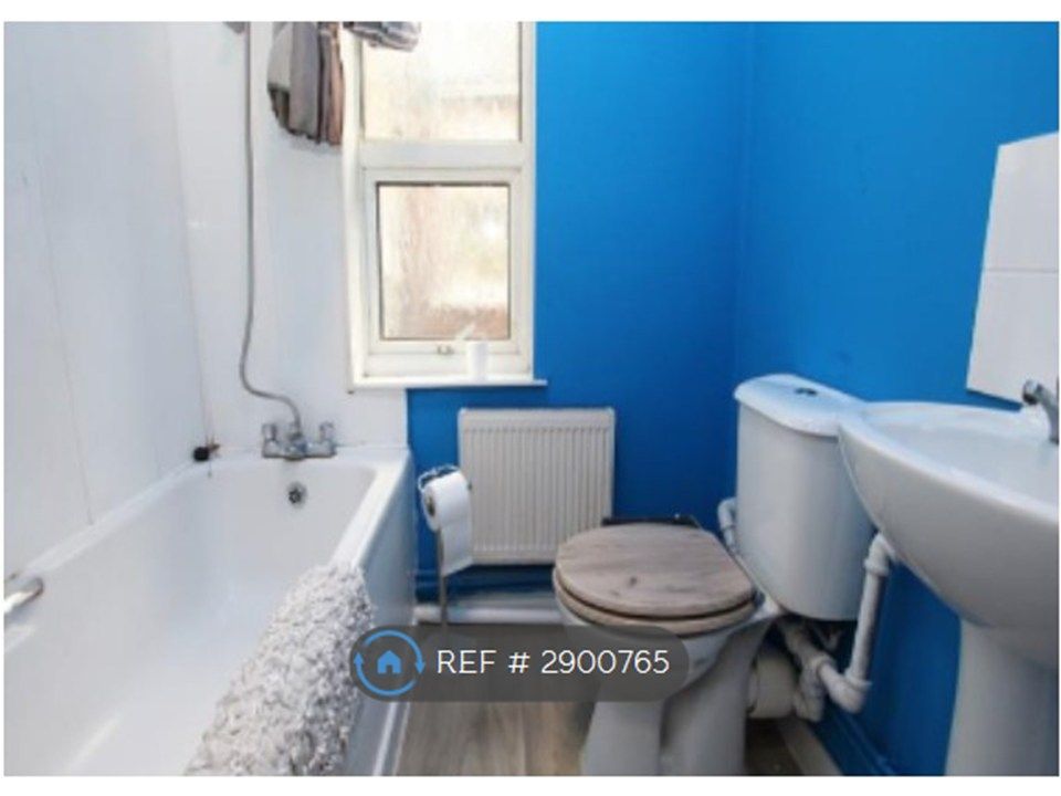 Property photo 3 of 4 Bathroom