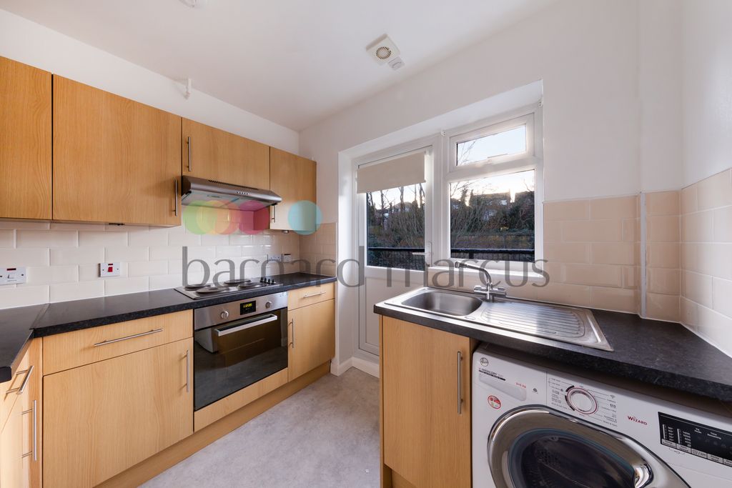 Property photo 2 of 8 Image