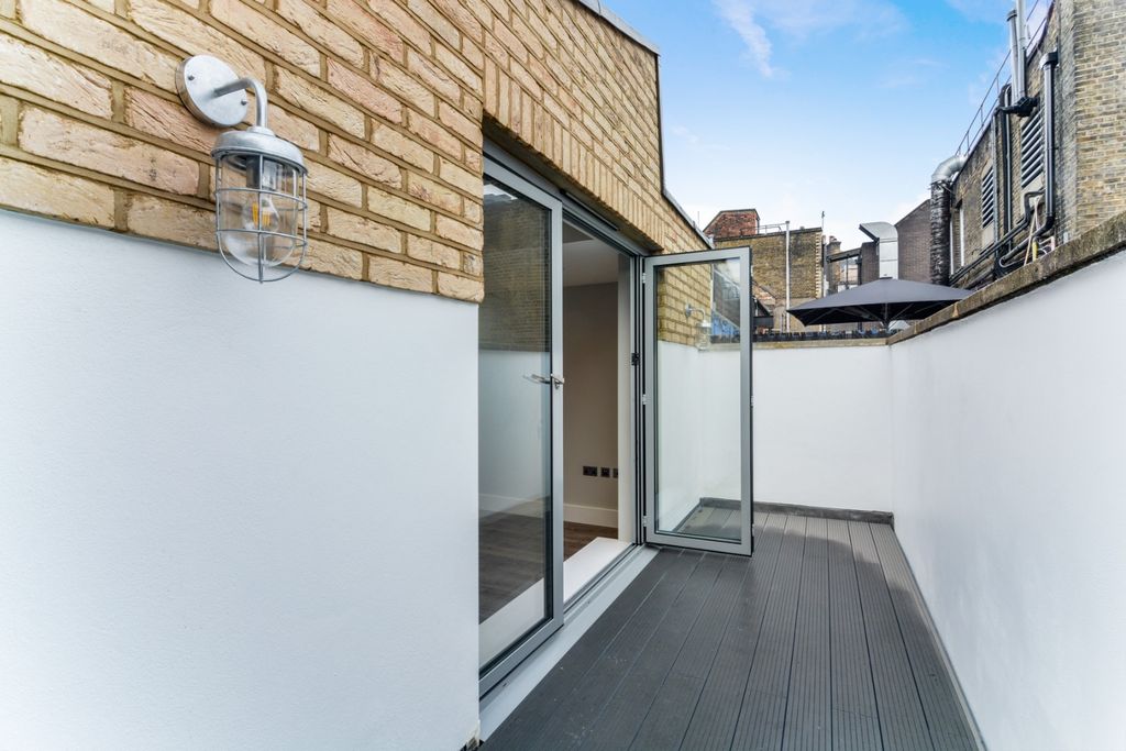 Property photo 3 of 13 974685