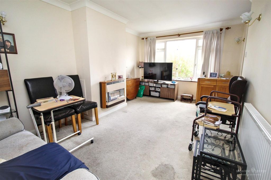 Property photo 3 of 11 Living Room