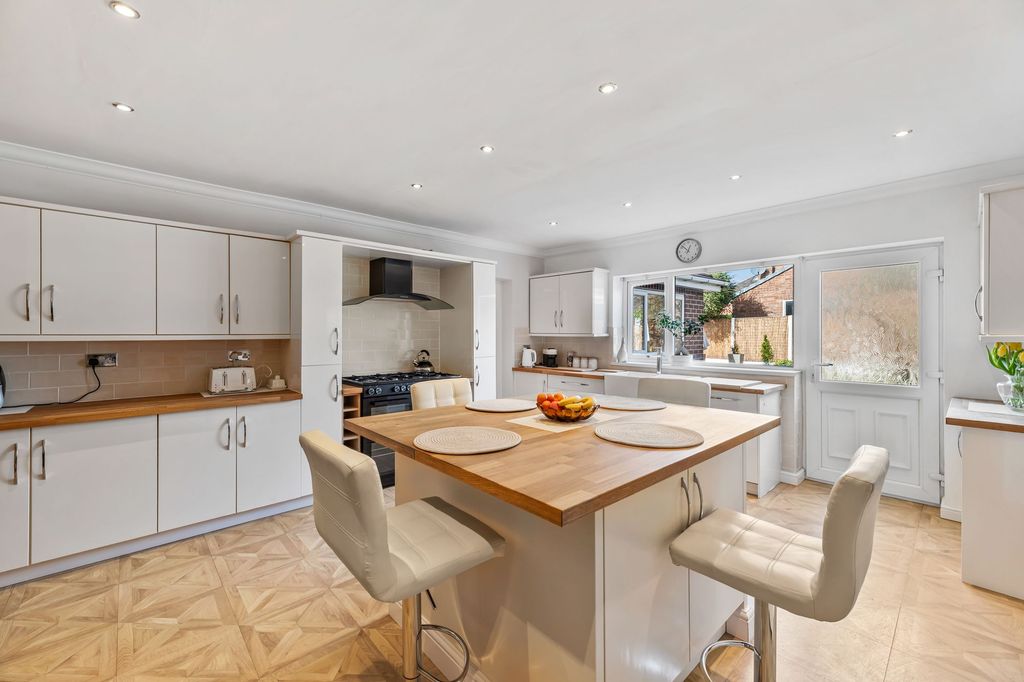 Property photo 3 of 29 Kitchen