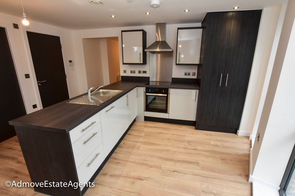 Property photo 3 of 12 Photo 11