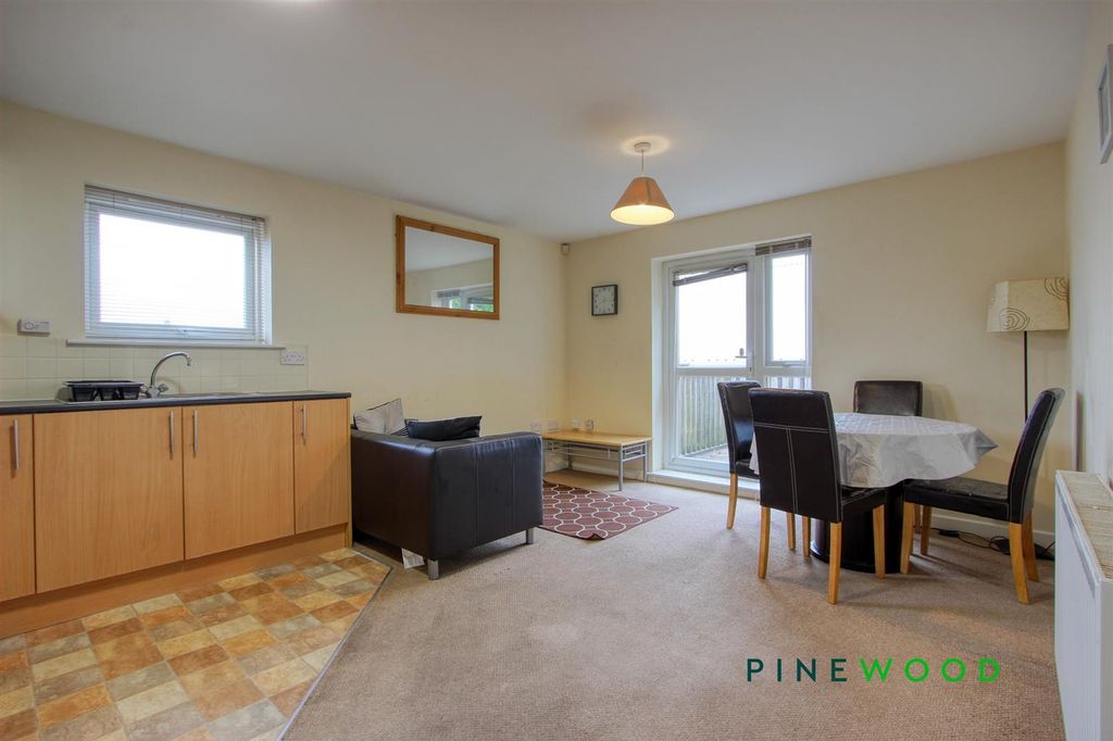 Property photo 2 of 11 Lounge / Diner