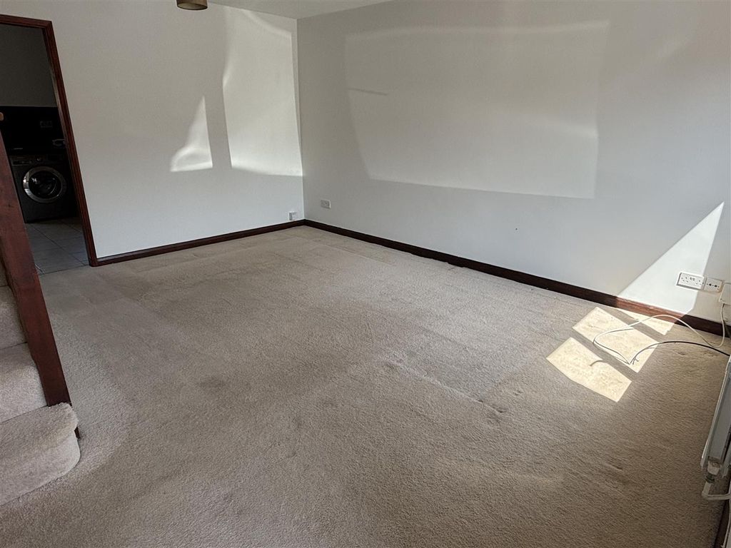 Property photo 2 of 12 Lounge
