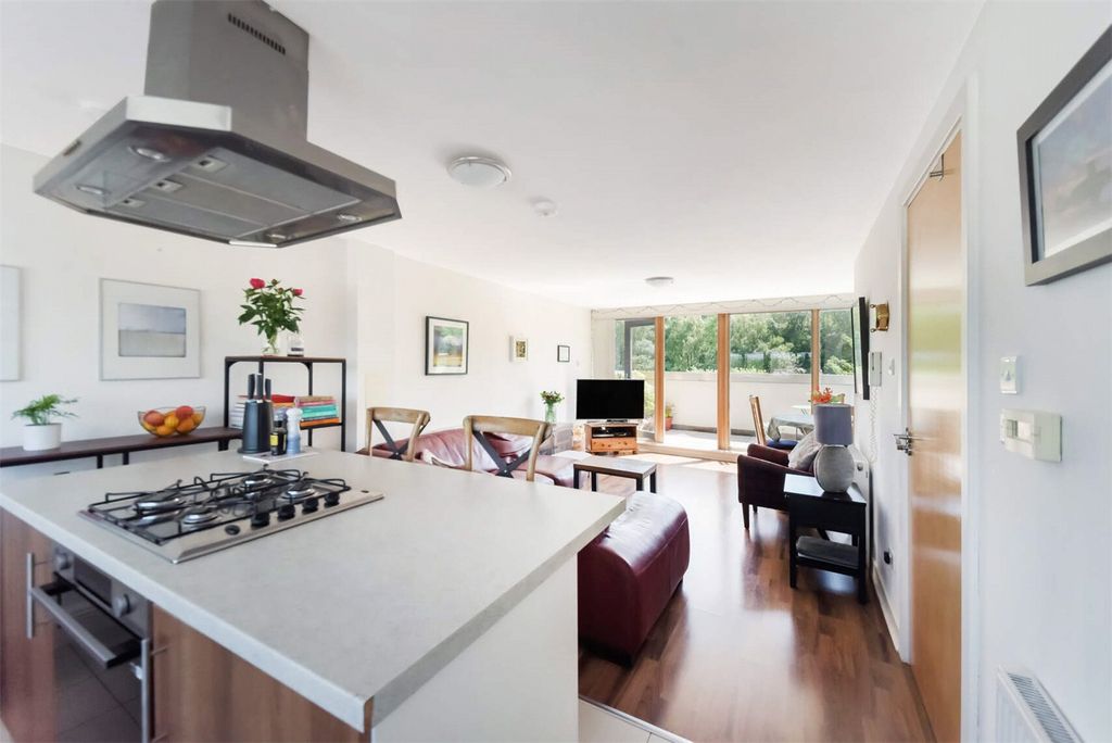 Property photo 3 of 19 Kitchen