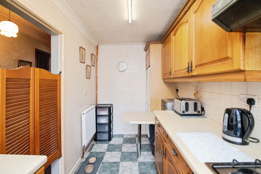 Property photo 3 of 12