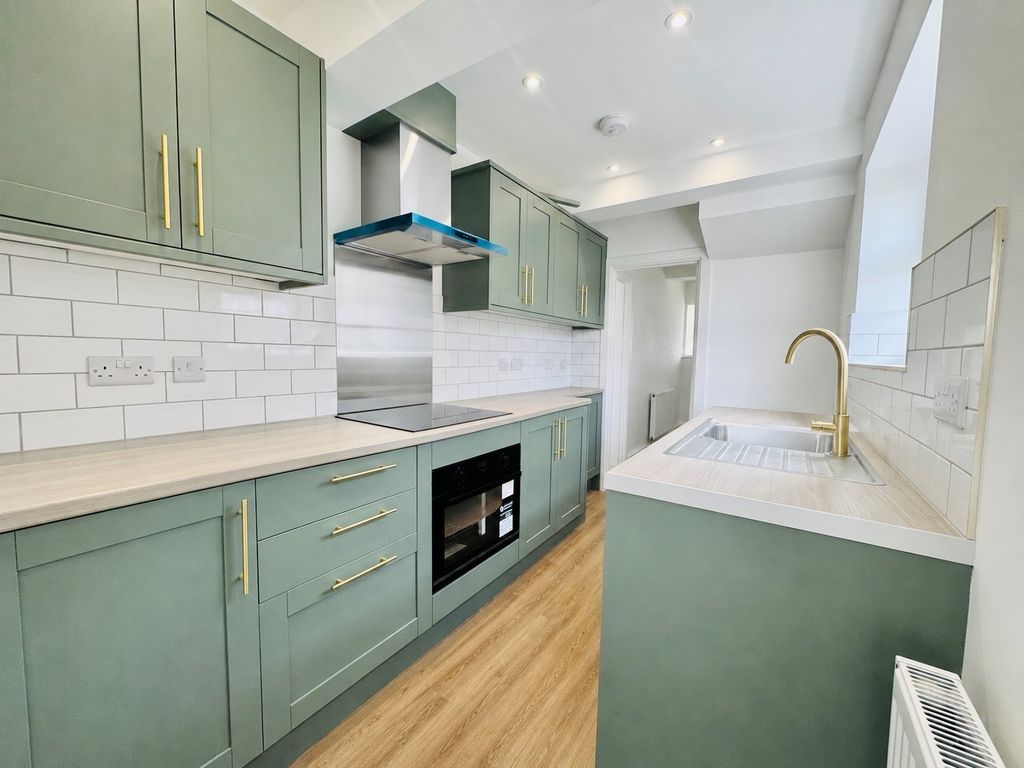 Property photo 1 of 7 Kitchen