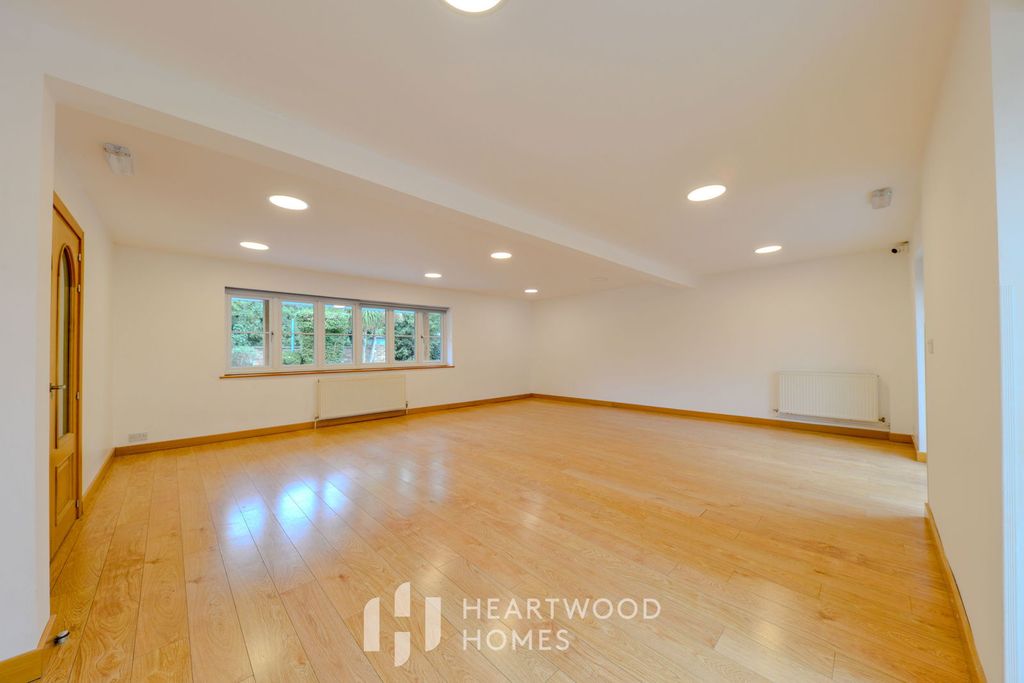 Property photo 2 of 36