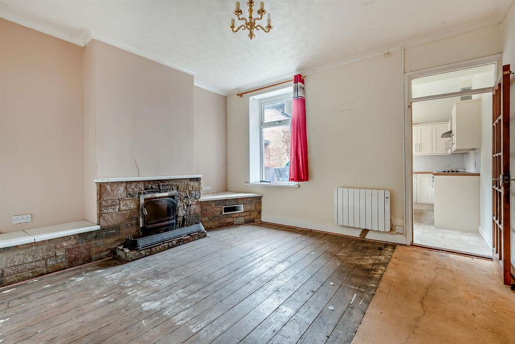 Property photo 3 of 7 8678504-Interior04-800.Jpg