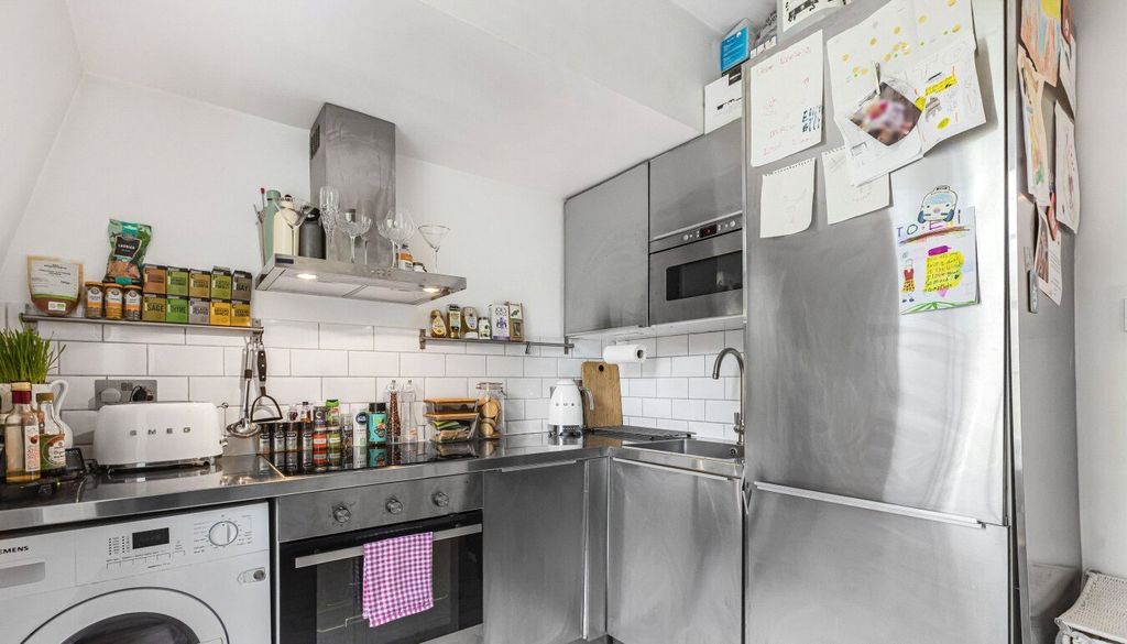 Property photo 3 of 16 Kitchen