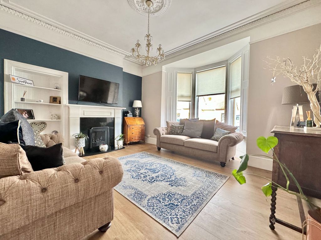 Property photo 2 of 34