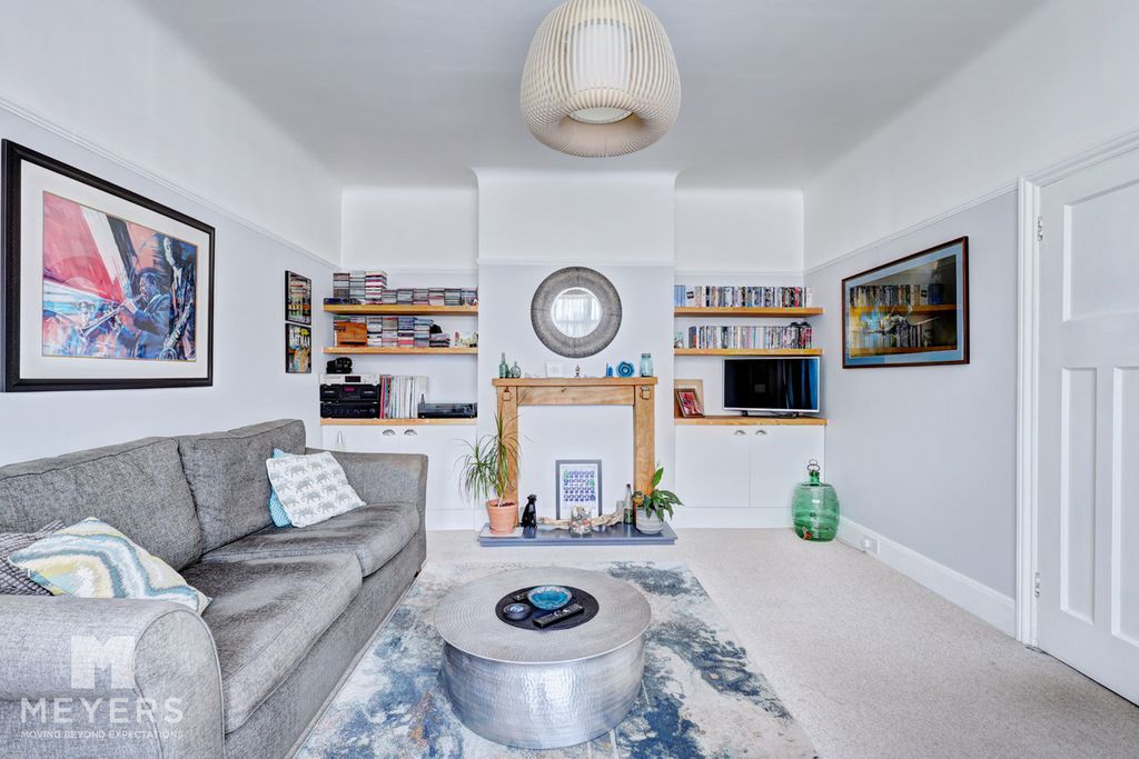 Property photo 2 of 34