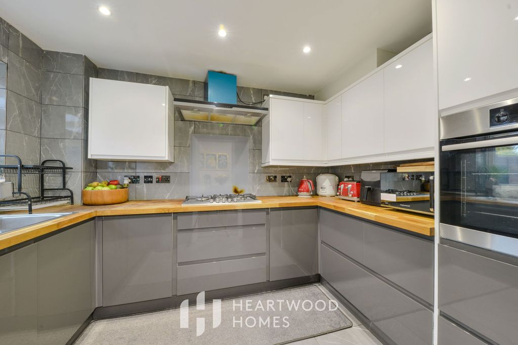 Property photo 2 of 18