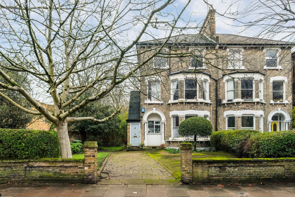 Property photo 1 of 11