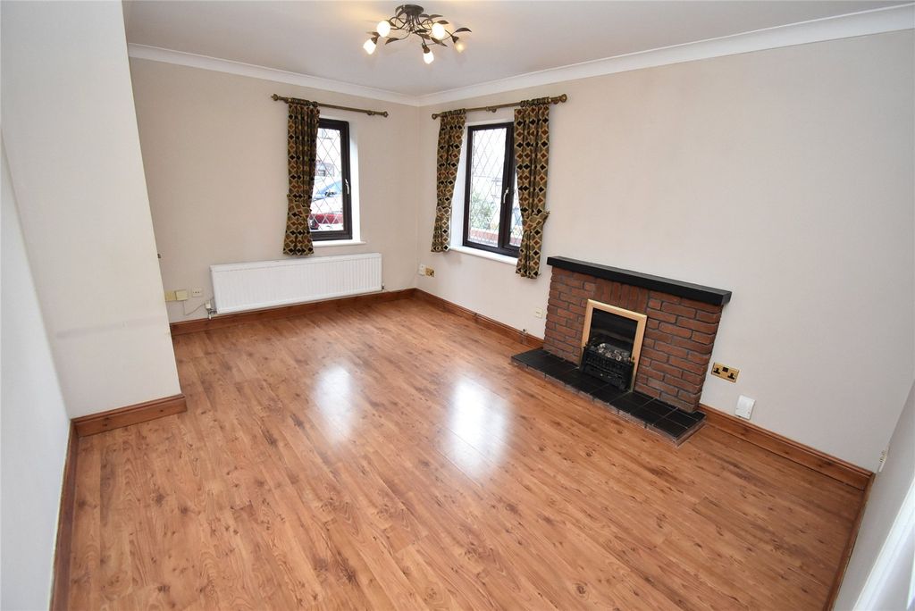 Property photo 2 of 17 Picture No. 24
