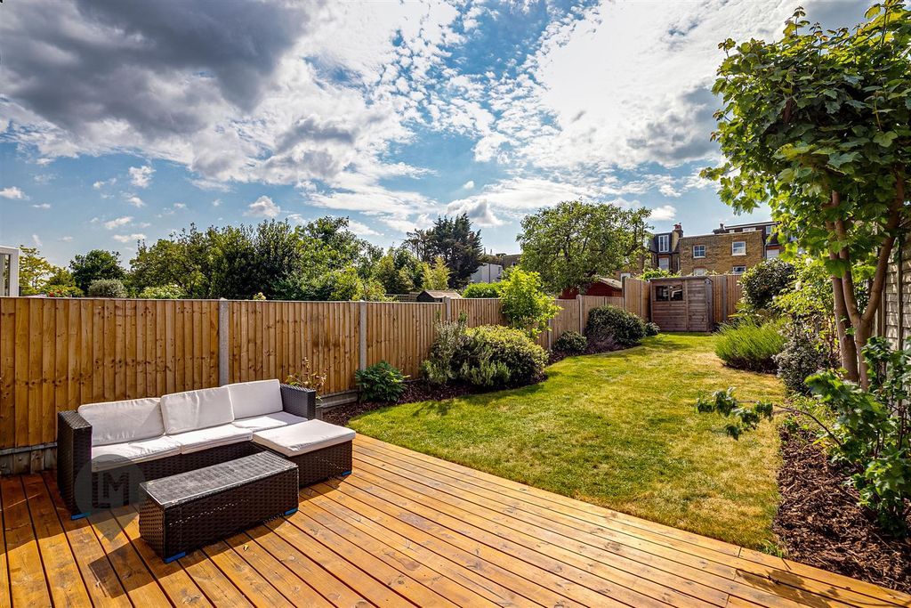 Property photo 2 of 6 Elsenham Street