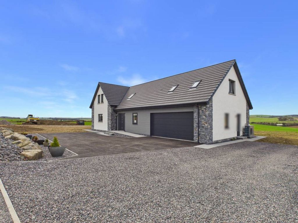 Property photo 3 of 32