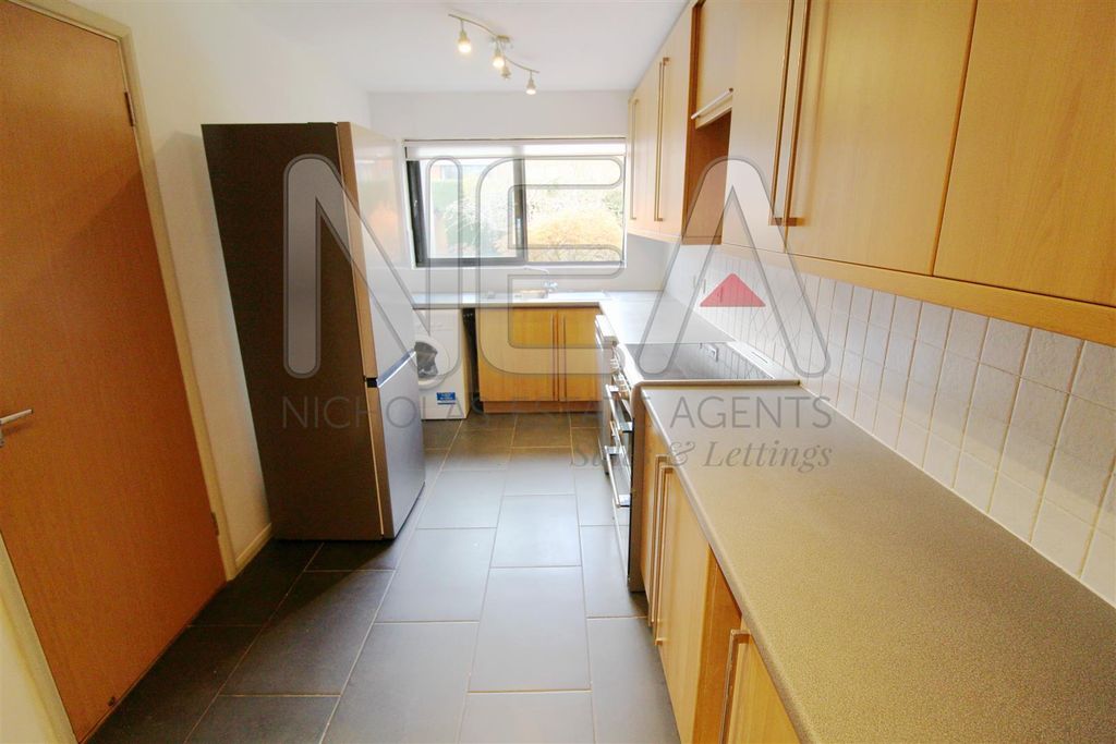 Property photo 2 of 14 Kitchen