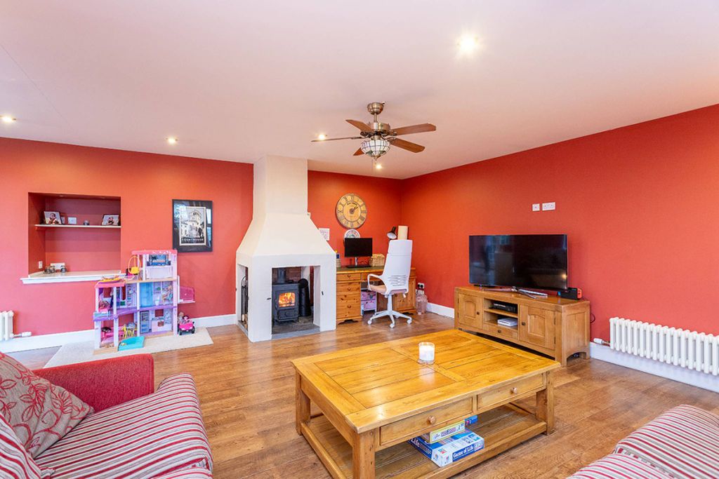 Property photo 3 of 30