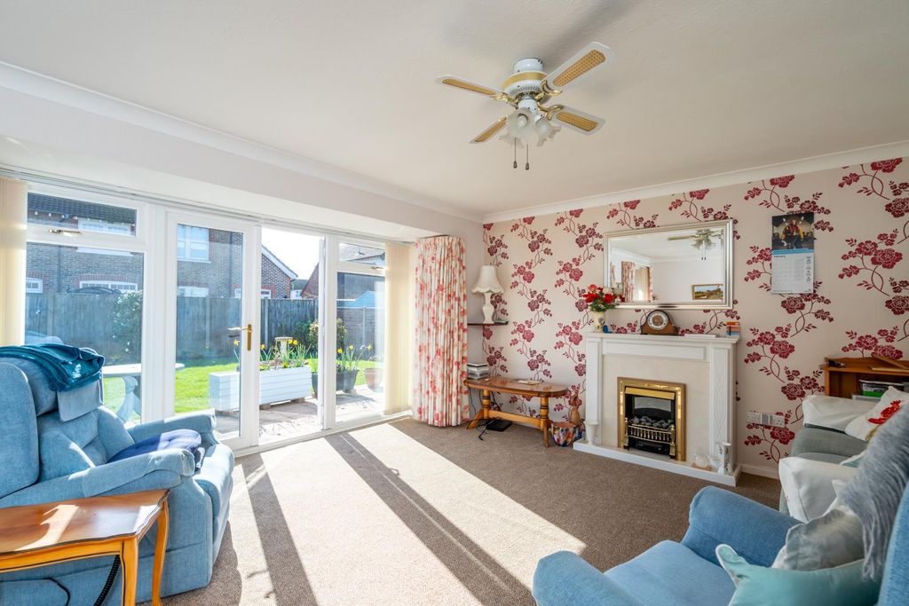 Property photo 2 of 16 Lounge.Jpg