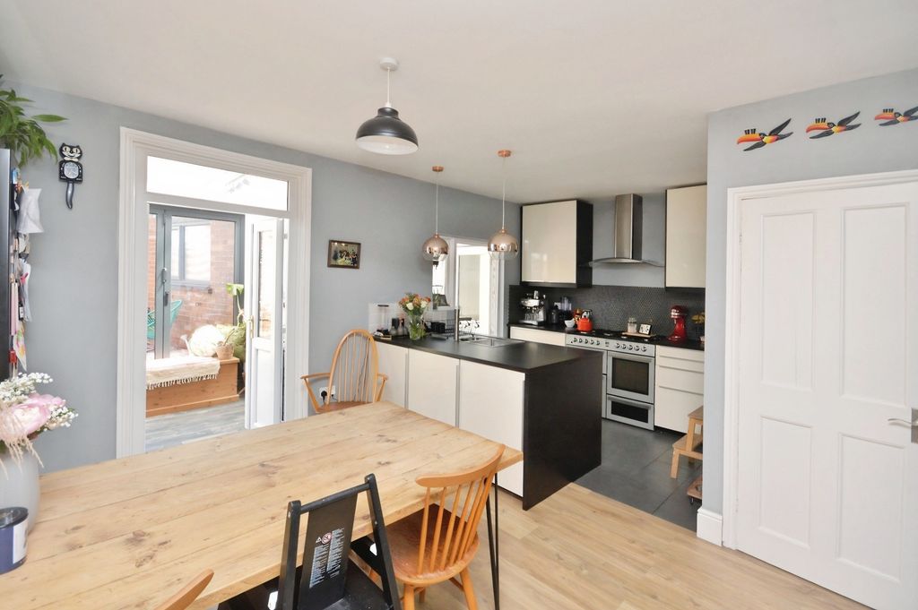 Property photo 3 of 20 3 - Pbox-Img.Jpg
