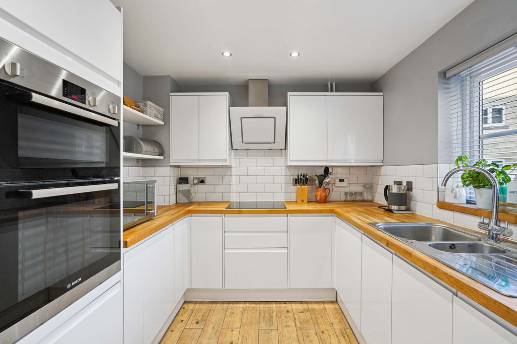 Property photo 3 of 12 Kitchen