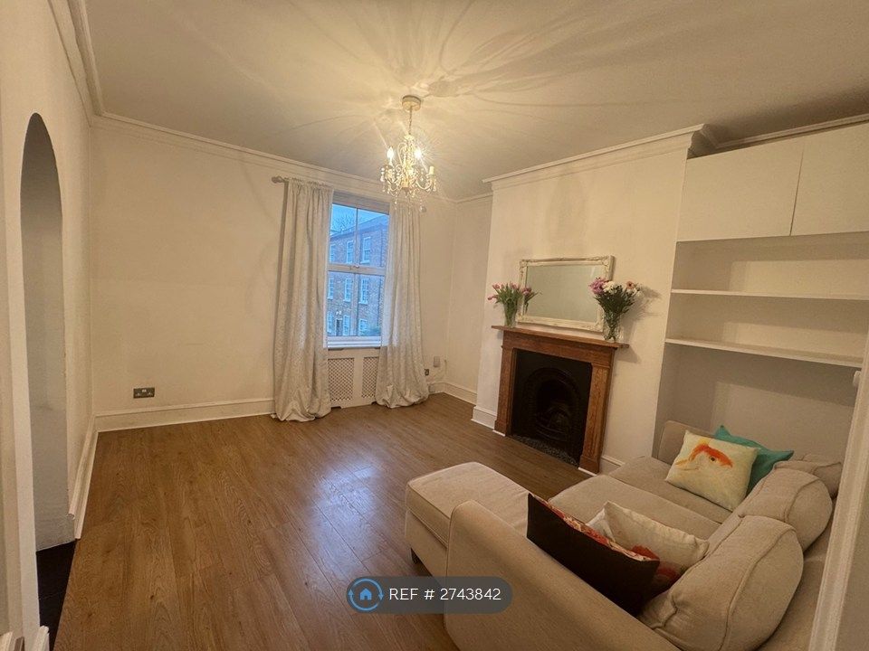 Property photo 2 of 16 Living Room