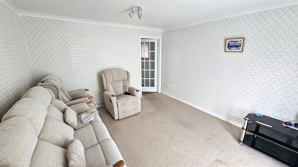 Property photo 2 of 12 1000168168.Jpg