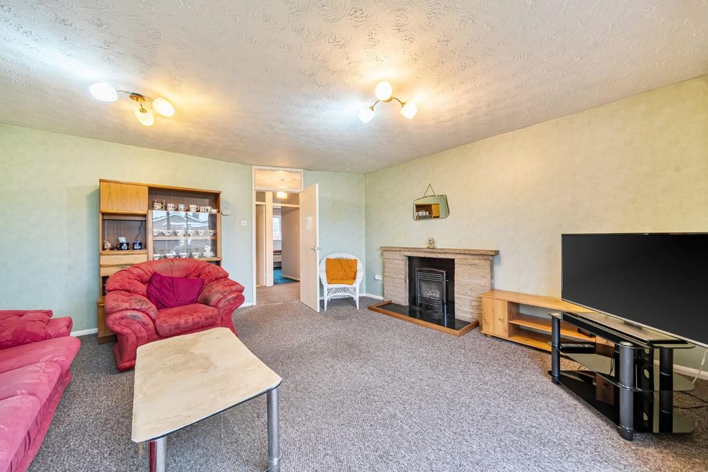 Property photo 3 of 17 Lounge.Jpg