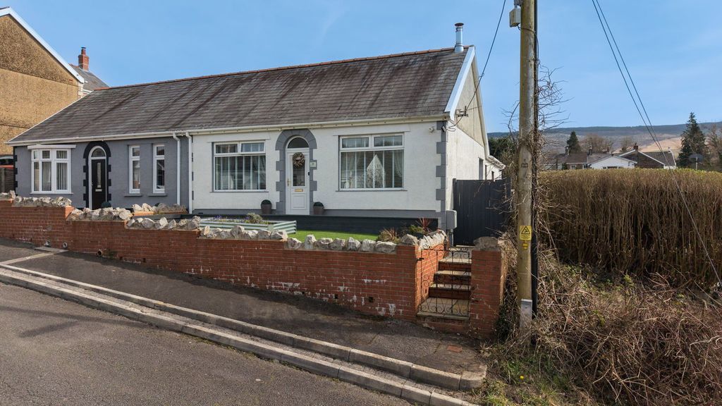 Property photo 2 of 27