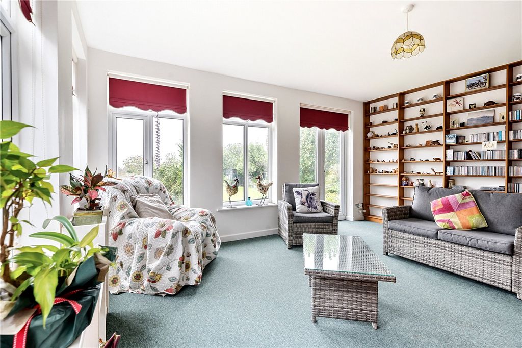 Property photo 3 of 23 Picture No. 15