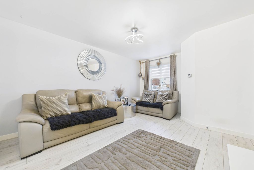 Property photo 2 of 26