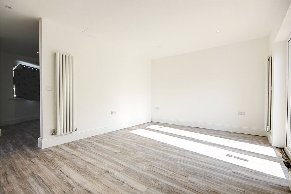 Property photo 3 of 10 Picture No. 05