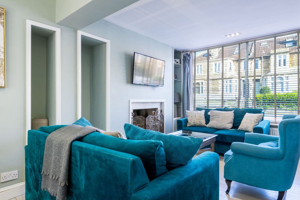 Property photo 1 of 21