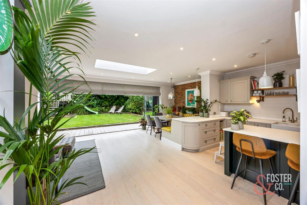 Property photo 3 of 29 Mansfield Road, 50_018.Jpg