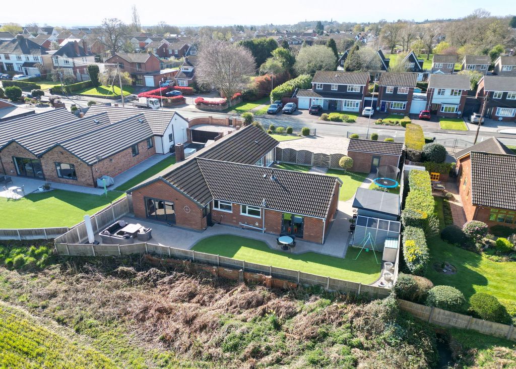 Property photo 1 of 33