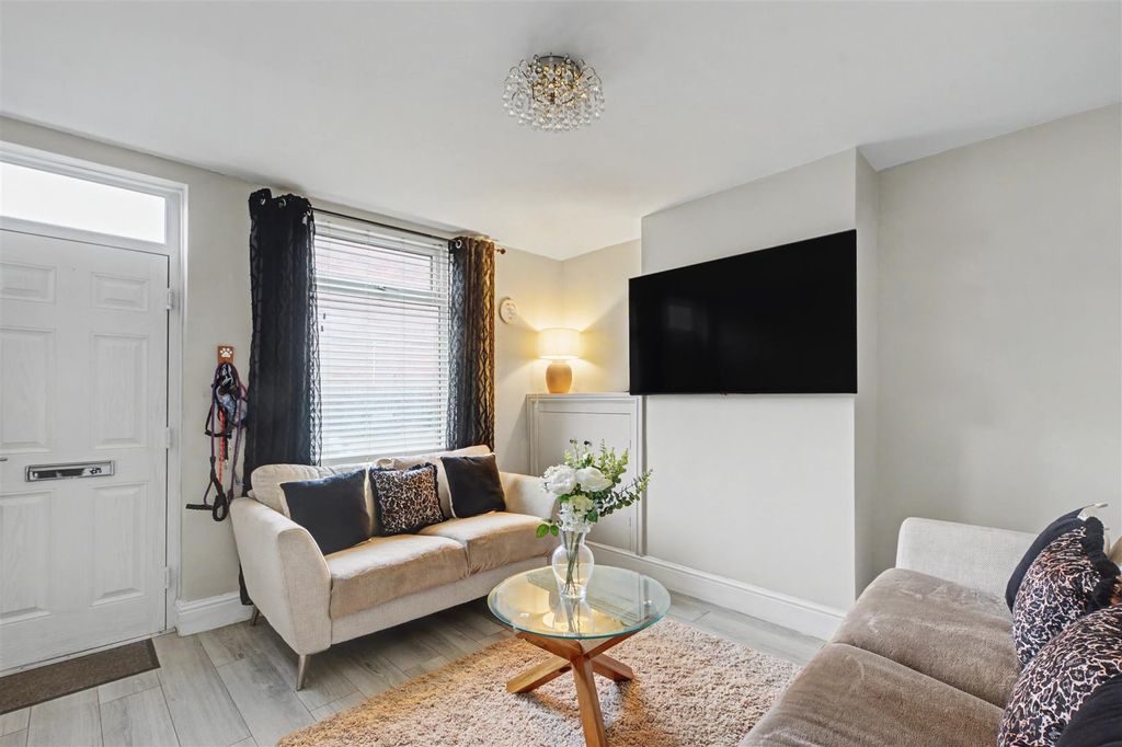 Property photo 2 of 23 Lounge_1.Jpeg