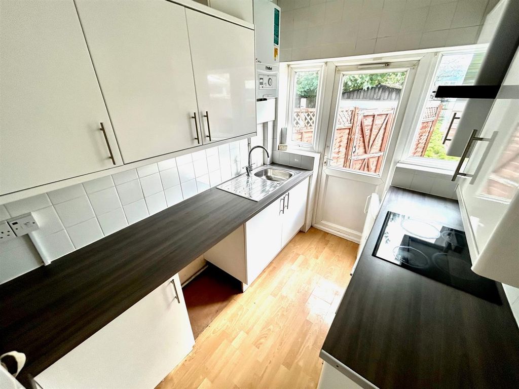 Property photo 3 of 12 Kitchen 2.Jpg