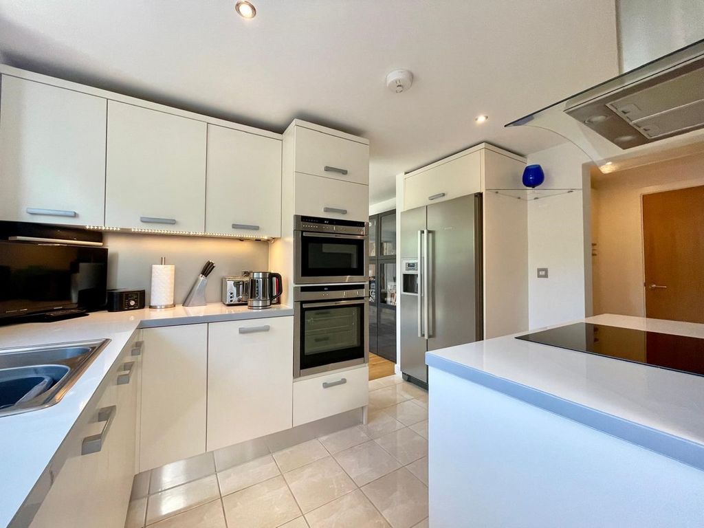 Property photo 3 of 33