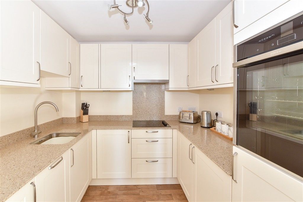 Property photo 3 of 18 Kitchen