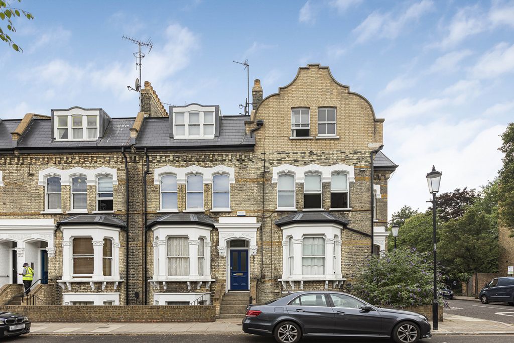 Property photo 2 of 20