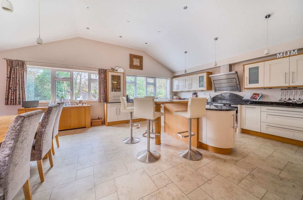 Property photo 3 of 19 1383206-25-69200E...