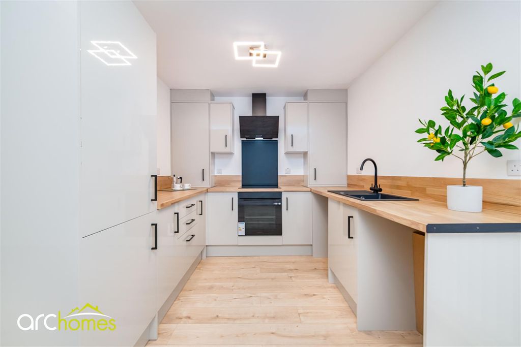 Property photo 3 of 32 Warwick-20.Jpg