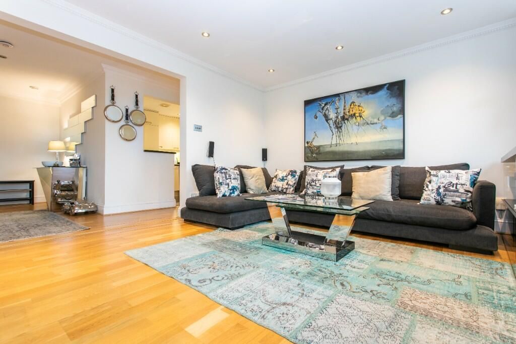 Property photo 1 of 18 Living Room