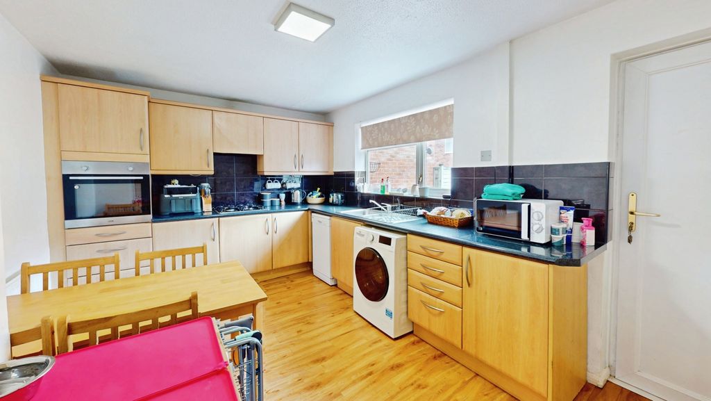 Property photo 2 of 13 833B7A25-05122026_145348