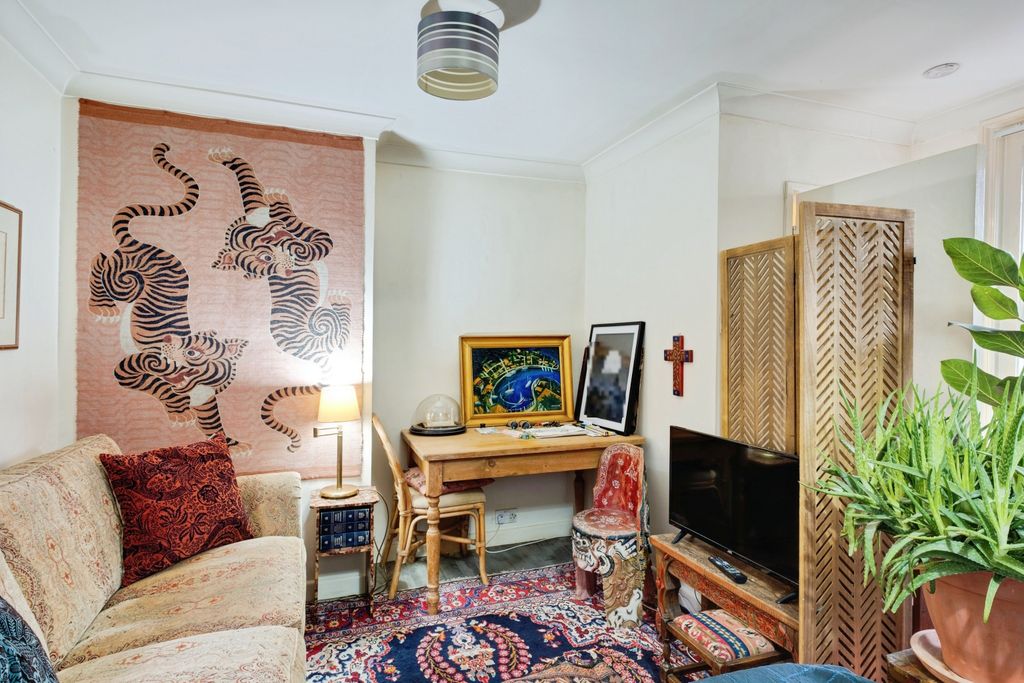 Property photo 2 of 20