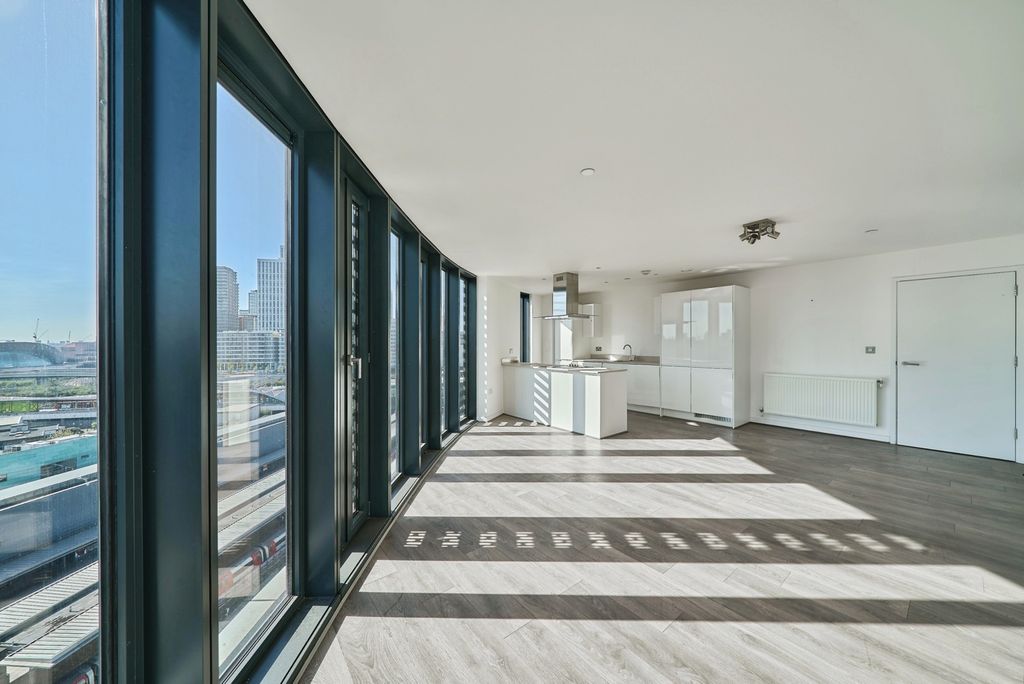 Property photo 2 of 18 Photo